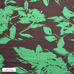 Crinkle - groene bloemen op bruin-  €31/m