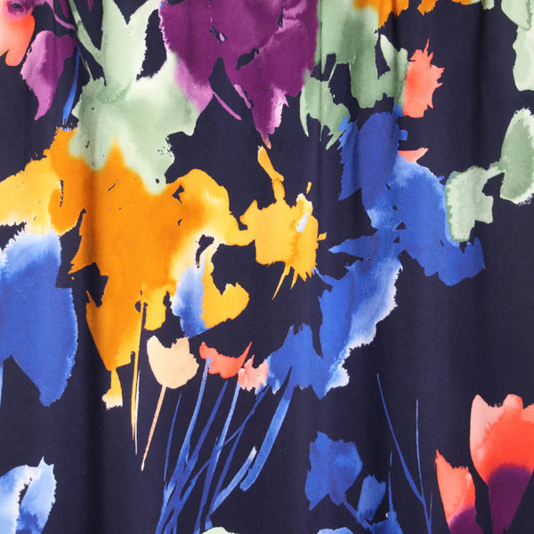 Atelier Jupe- Donkerblauwe viscose met wazige bloemen-  € 26 /m