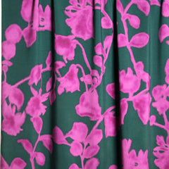 Atelier Jupe-Viscose Donkergroene viscose met fuchsia bloemen-  € 26 /m