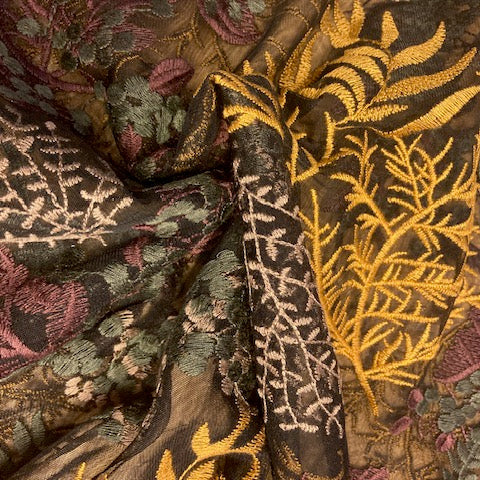 Mesh- geborduurde bloemen- 32€ /m