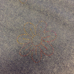 Chambray- Dunne jeans  met bloemen - € 18/m