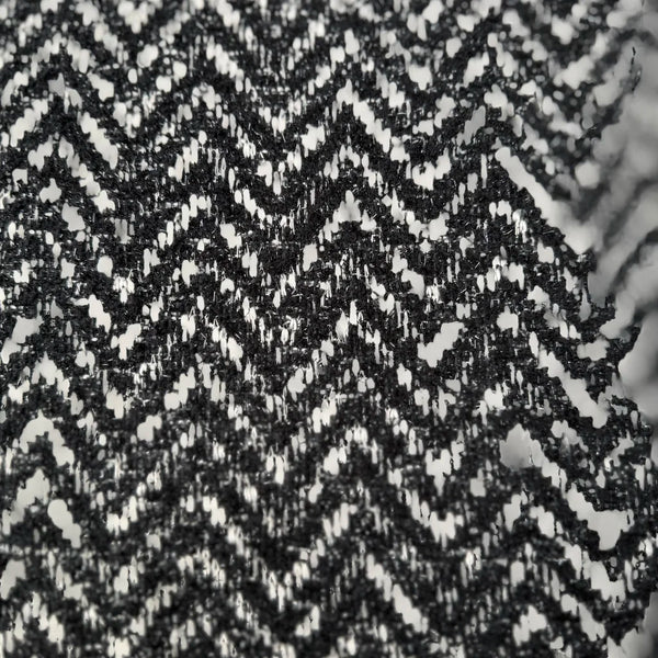 Jacquard -  zig zag motief zwart € 35/m