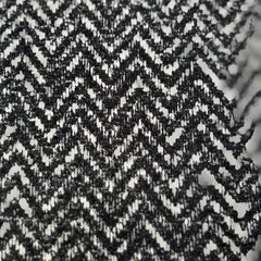 Jacquard -  zig zag motief zwart € 35/m